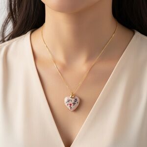 18k Gold Plated Floral Heart Locket Pendant Necklace. New.